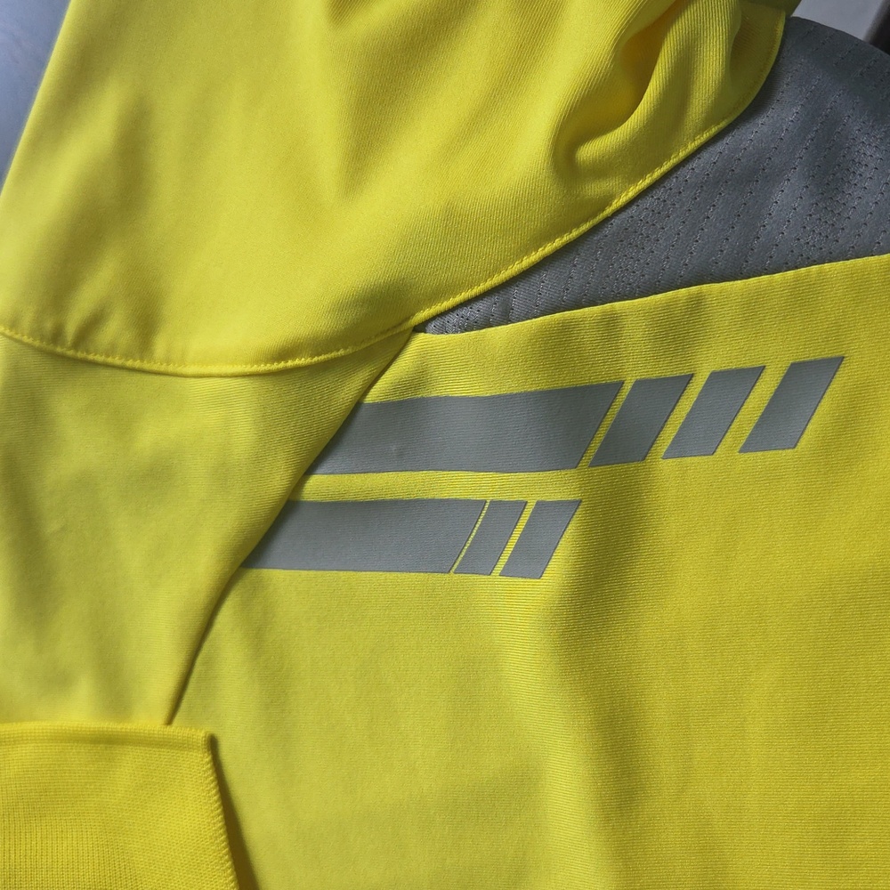 Mens yellow/gray golf shirt By Antigua. Good Condition. - Picture 8 of 10